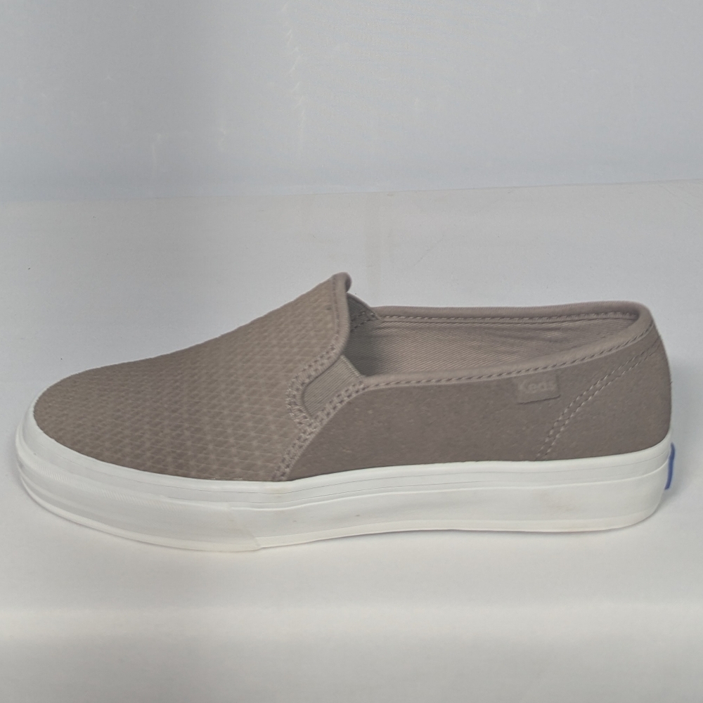 NEW Keds Womens Double Decker Emboss Suede Sneaker Sz 6 beige